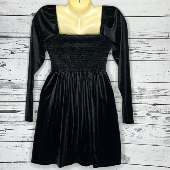 Gap Black Velvet Goth Babydoll Dress Sz S NWT! Square Neckline, Fit & Flare - Picture 2 of 3